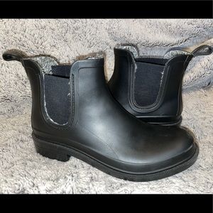 Women’s ankle rain boots